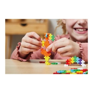 kind_baut_mit_plus_plus_9603977_5